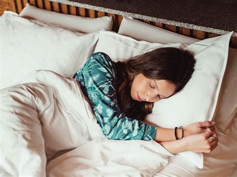 Top Tips for Healthy Sleep Habits to Boost Your Sleep Quality